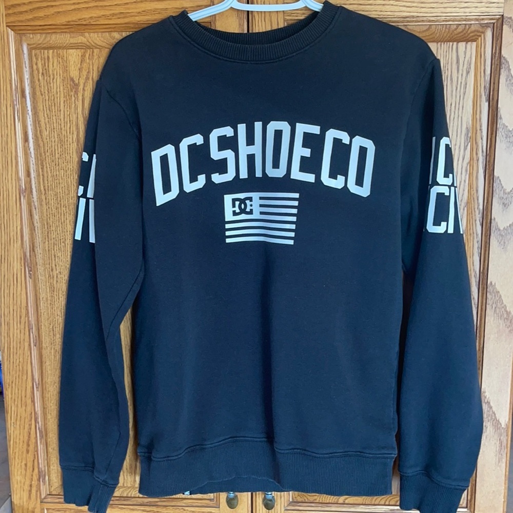 ❤️‍🔥❤️‍🔥 HOST  PICK❤️‍🔥❤️‍🔥DC Shoes black sweatshirt size XS🔥🔥
